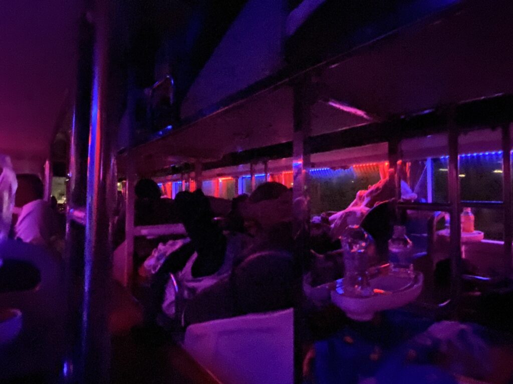 ベトナム、寝台バス