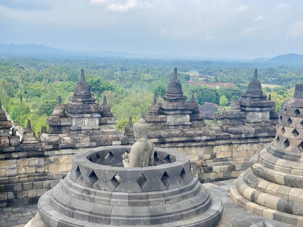 インドネシア旅行の費用は?15泊16日2人で13万円【世界一周旅行費用】