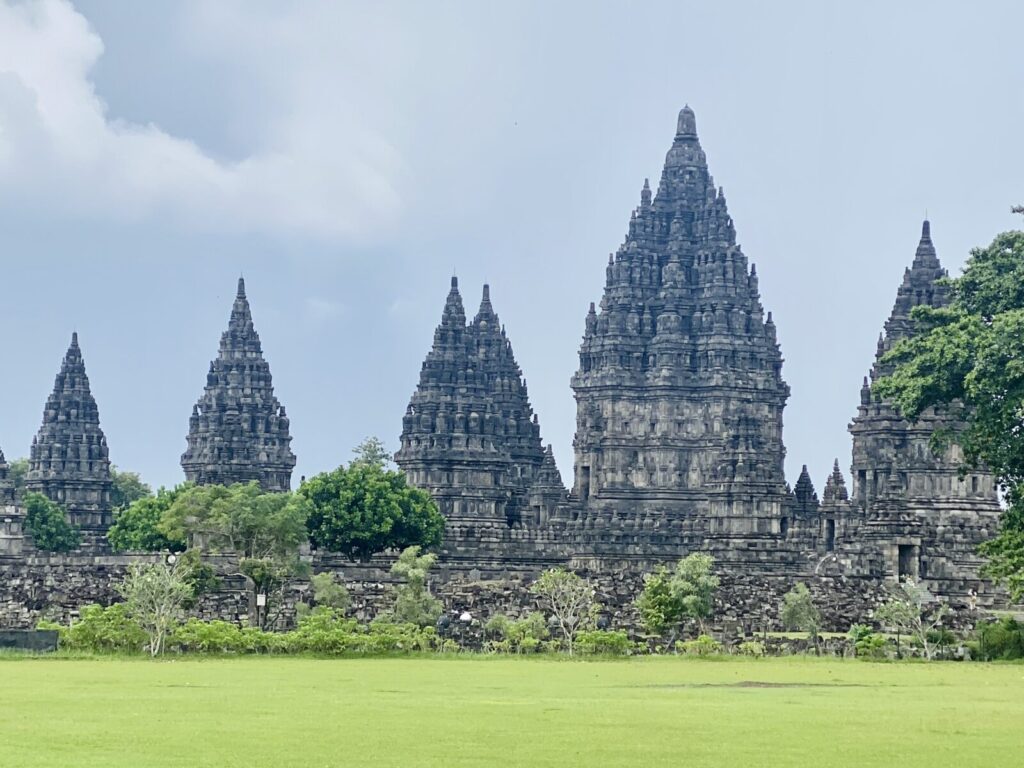 インドネシア旅行の費用は?15泊16日2人で13万円【世界一周旅行費用】