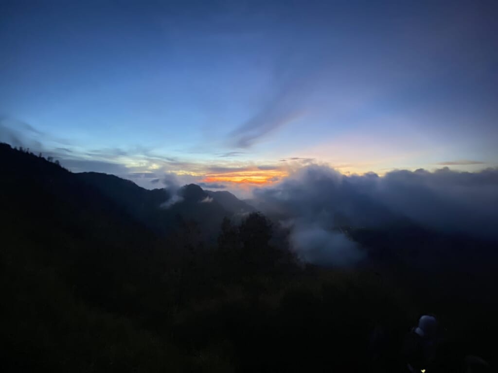 夜明けの空