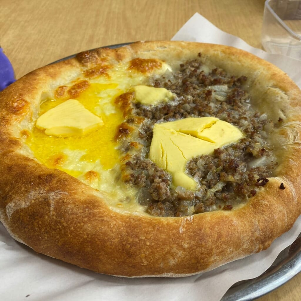 バターがのった黒海風ピデ