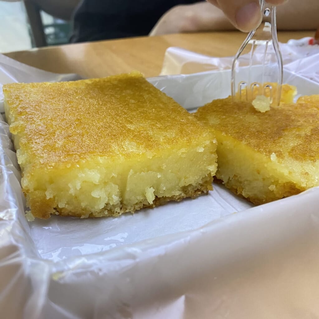 チャナッカレ名物のチーズのお菓子、ペイニルヘルヴァス