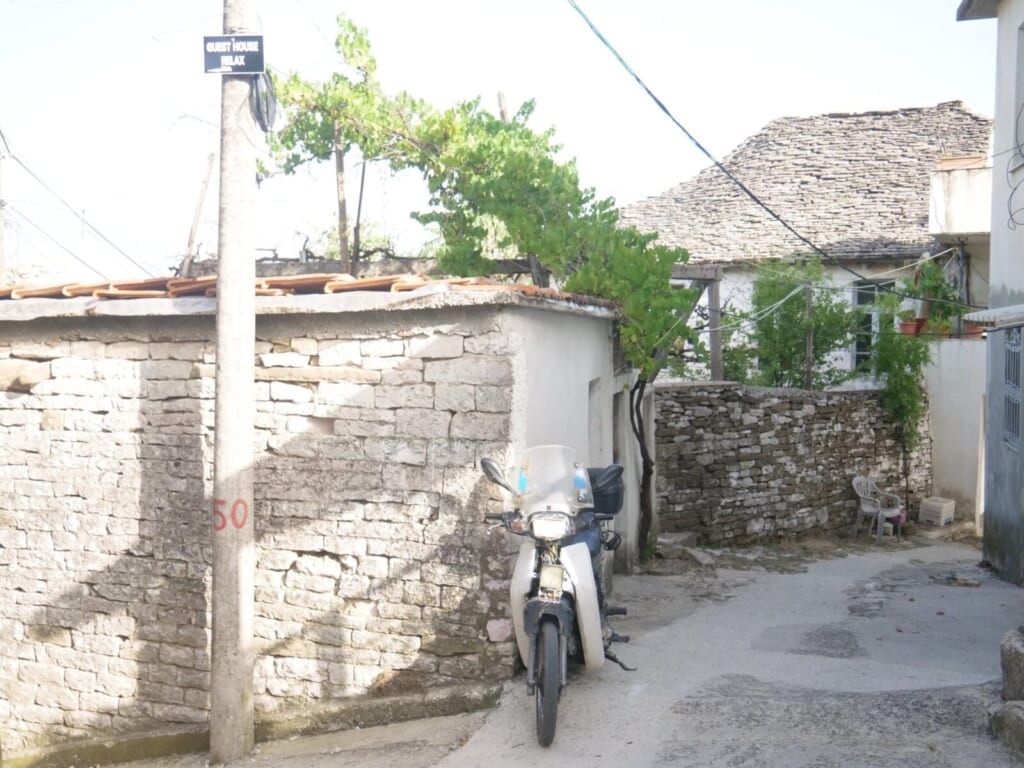 石の屋根の家