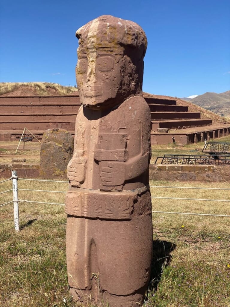 ティワナク遺跡のモノリート